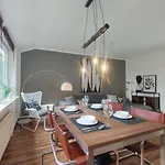 Inikama: Designer Im Grünen – Netflix Rosengarten (Lower-Saxony)