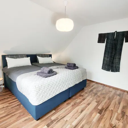 Inikama: Designer Im Gruenen - Netflix Apartment Rosengarten (Lower-Saxony)